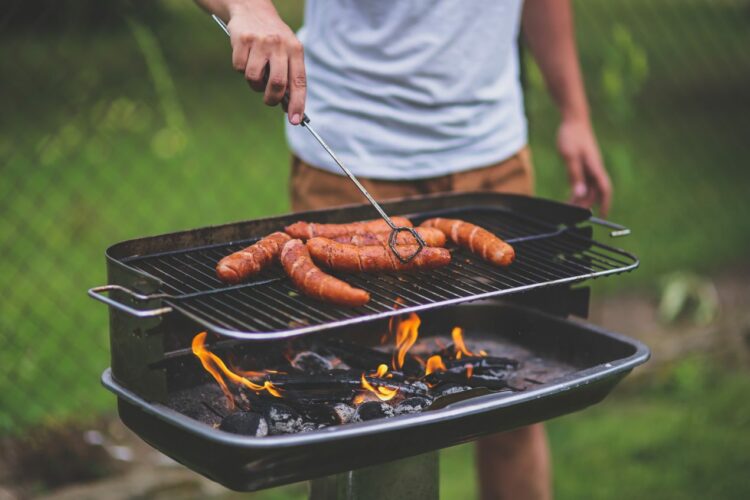 Barbecue au gaz ou au charbon : comment faire le bon choix ?